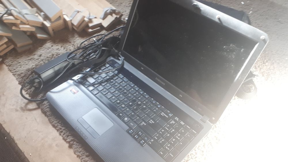 Laptop samsung R525