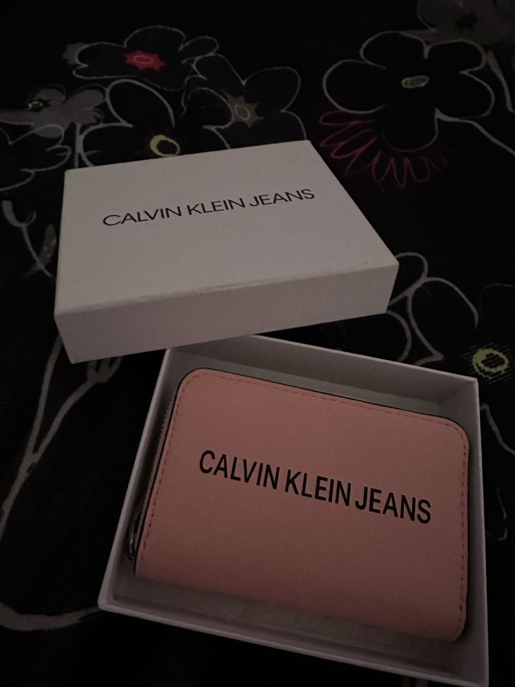 Rozowy portfel Calvin Klein