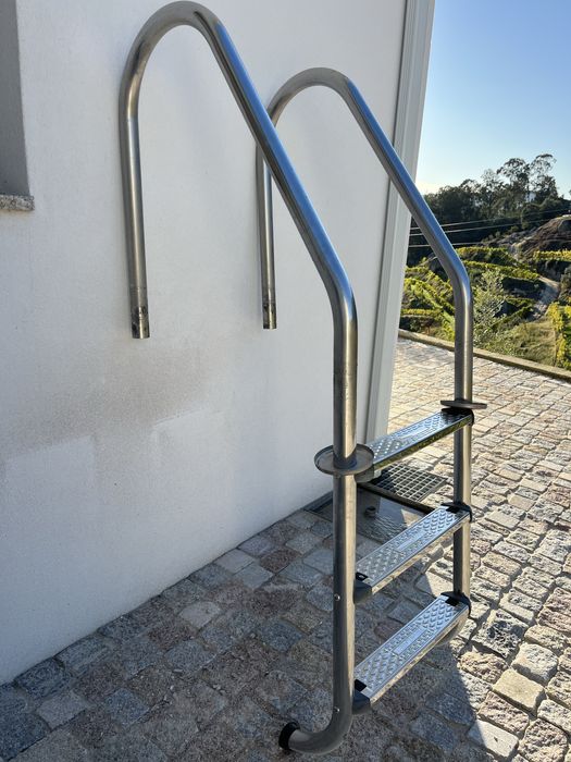 Escada de piscina