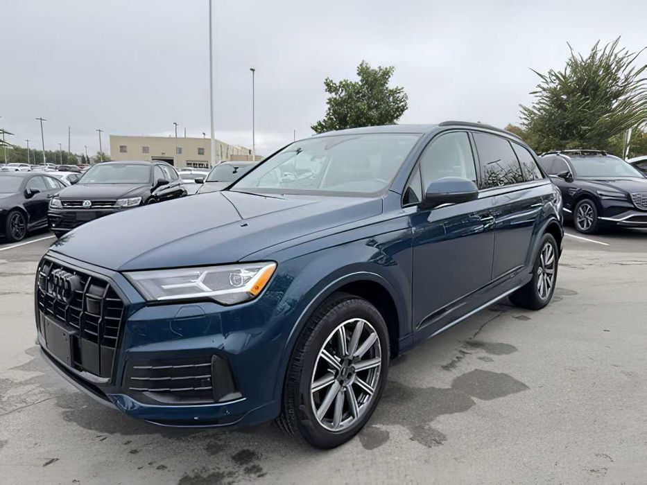 Audi Q7      2022