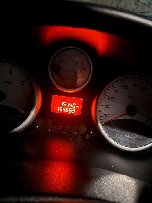 Peugeot barato e com algum uso.