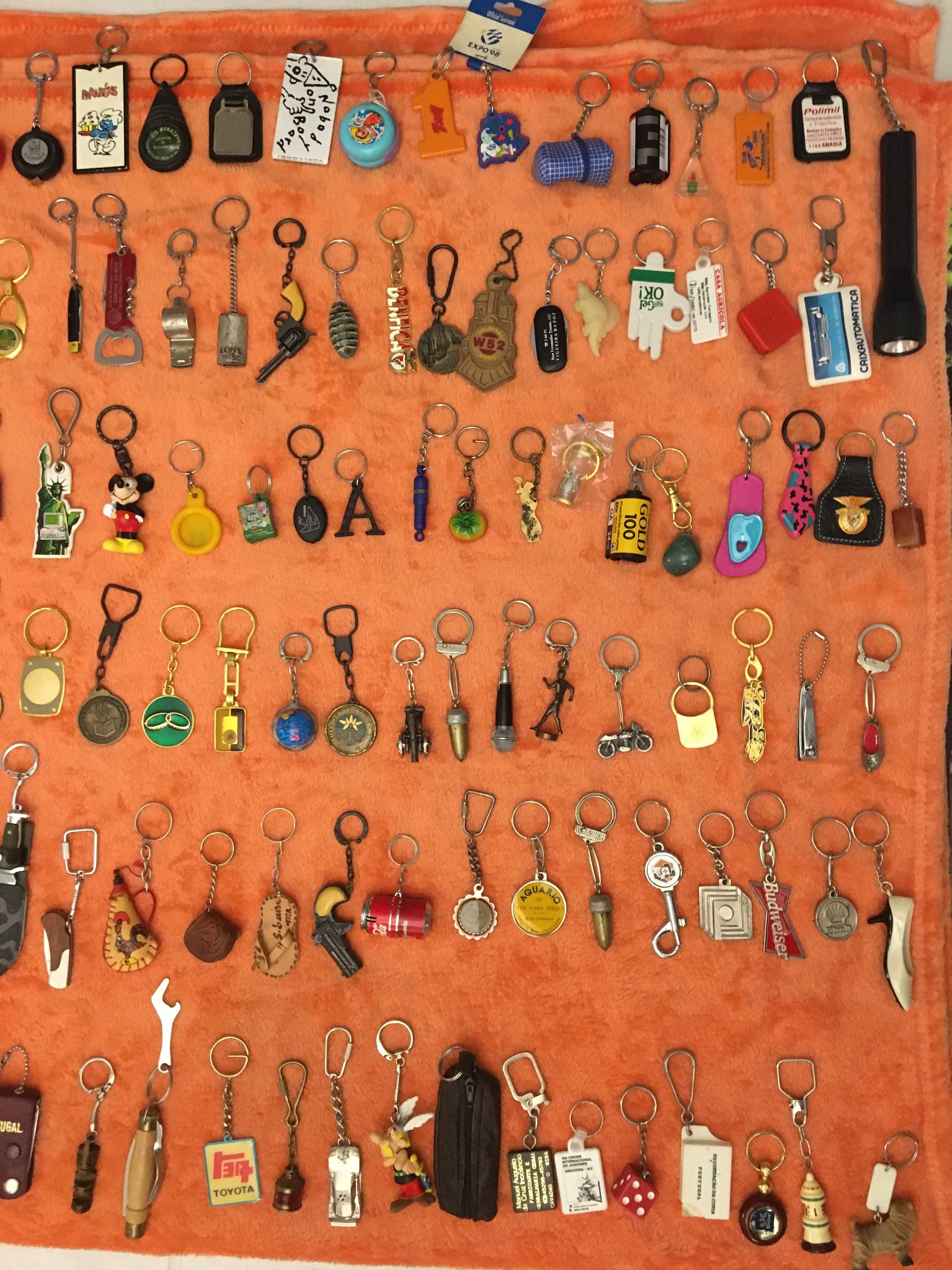 Coleção de 320 porta chaves das décadas de 1980 e 1990