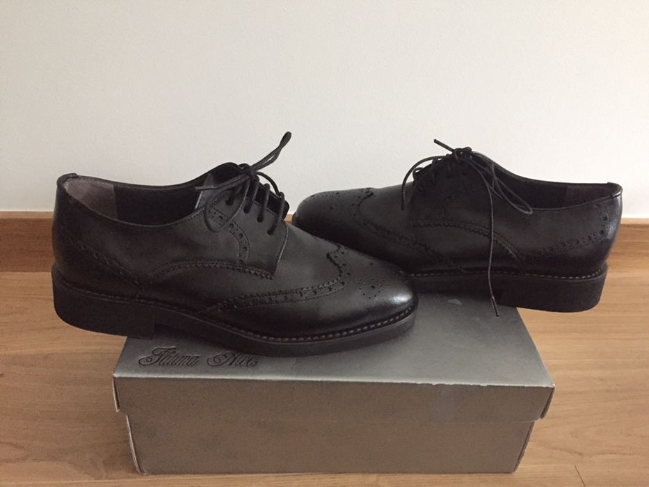 Sapatos clássicos pretos em pele Unissexo Atelier Fátima Alves - NOVOS