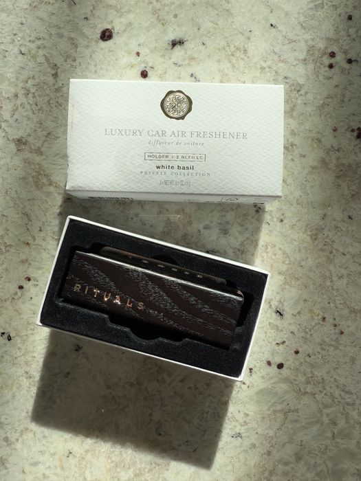 Zapach do auta dyfuzor i dwa wkaldy zapachowe