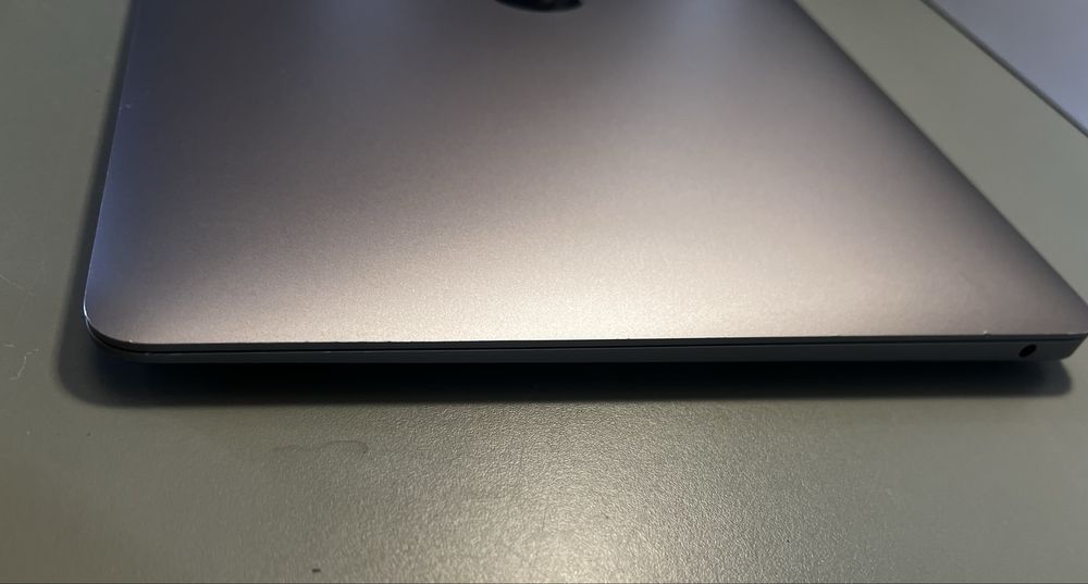 Apple Macbook Air 13” 2019