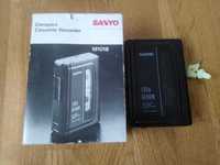 Винтажный диктофон Sanyo M1018 Compact cassette recorder