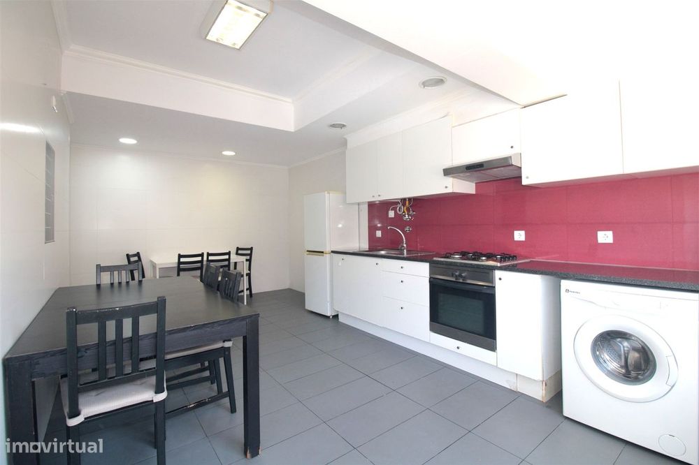 Apartamento T4 mobilado, no Bairro Norton de Matos