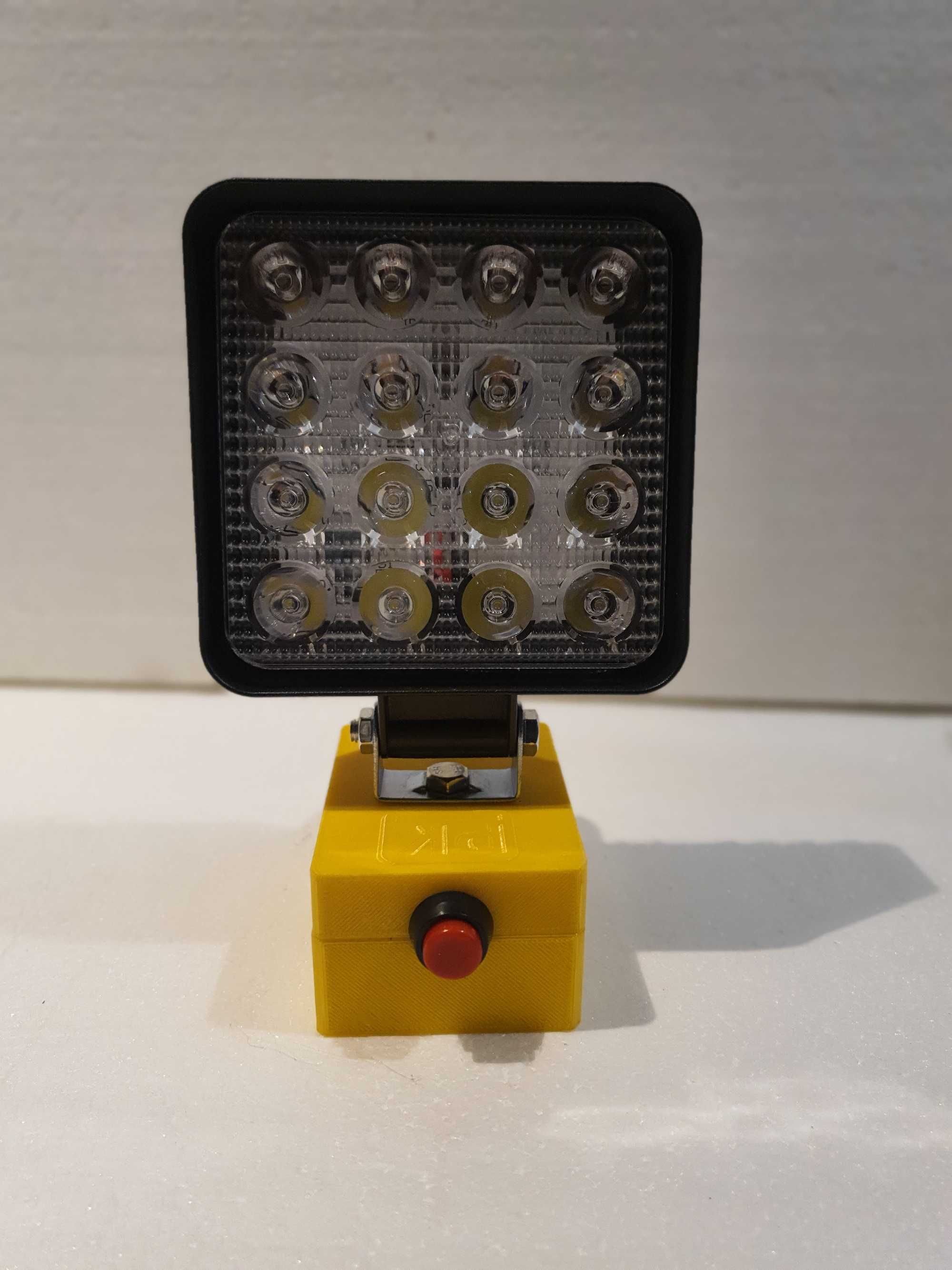 Lampa z adapterem do baterii DeWalt 18V HALOGEN