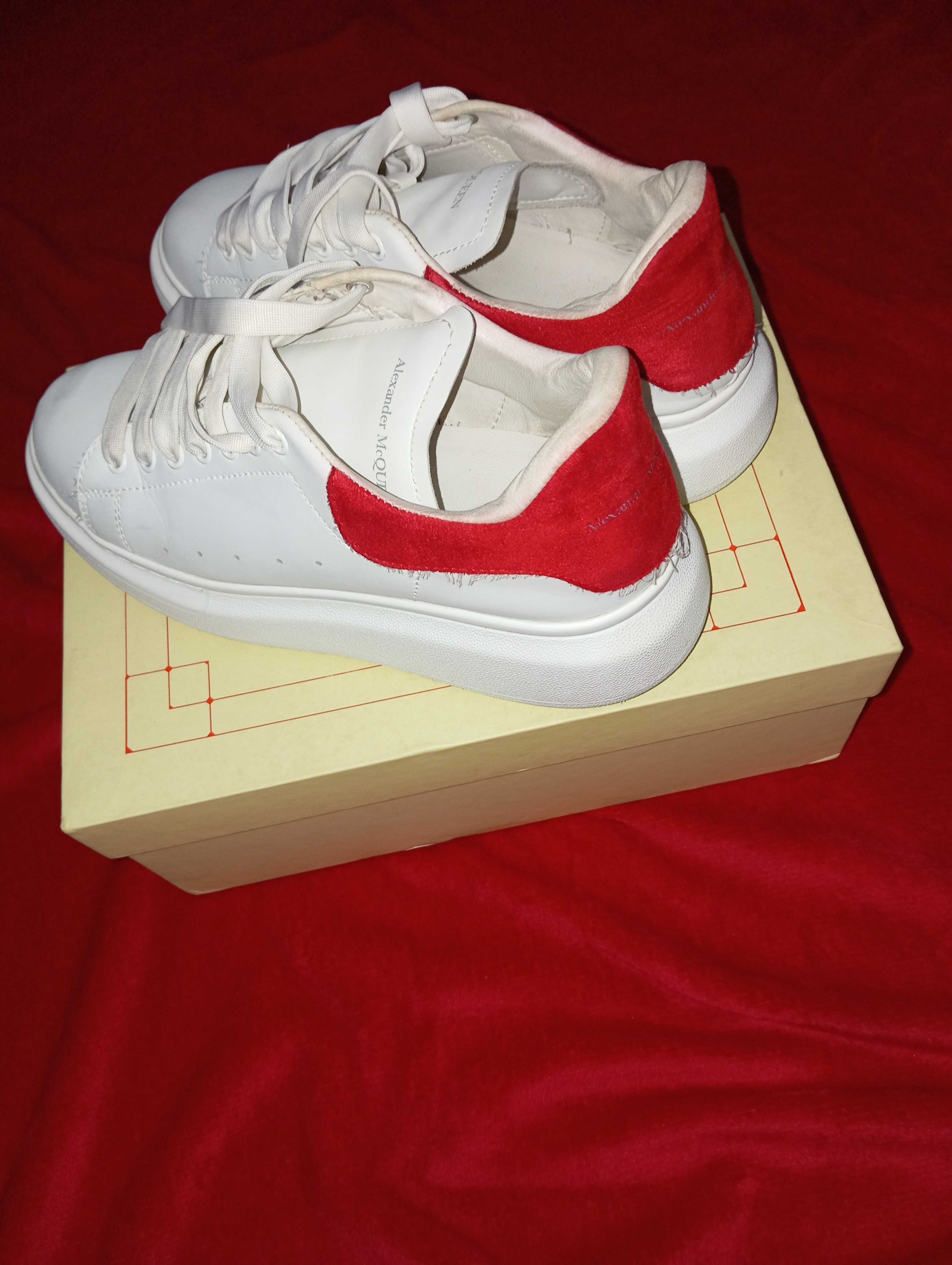 Tênis Alexander McQueen semi-novo