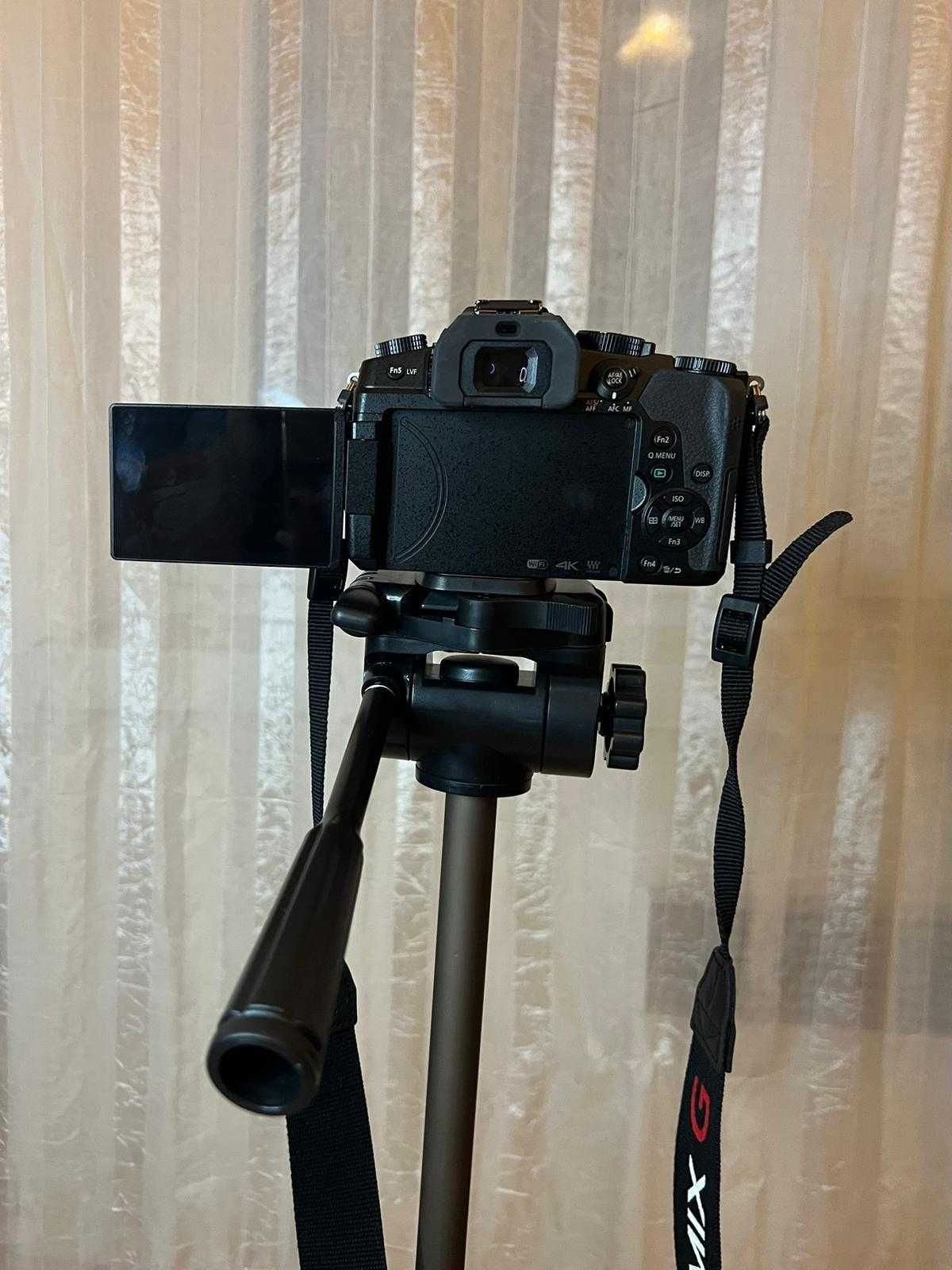 Aparat fotograficzny Panasonic LUMIX  z funkcją nagrywania filmów.