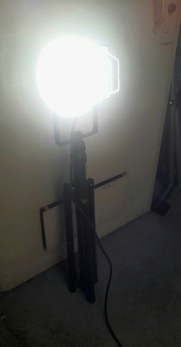 Projetor alogeneo com altura ajustável