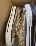 All Star Converse douradas