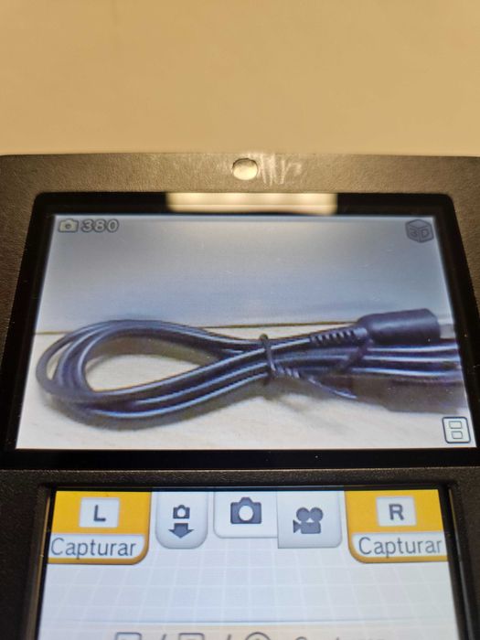 Nintendo 2DS preta e azul