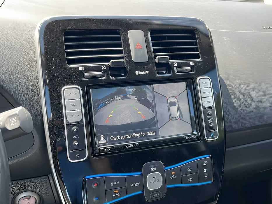 Nissan LEAF      2015