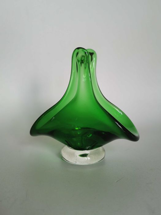 Szklany serwernik vintage projektu Josefa Hospodki PRL