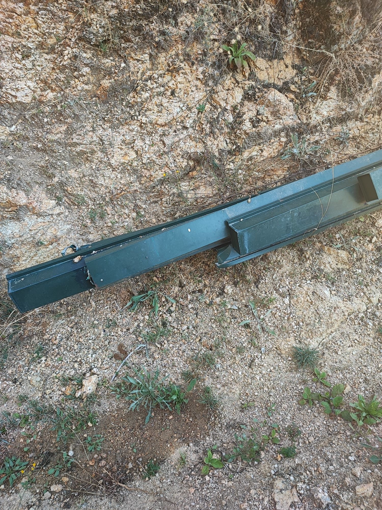Ferro velho (estruturas caleiras)