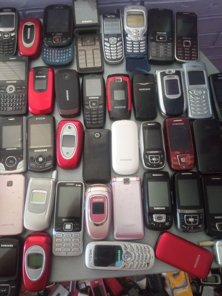 Лот телефонів Samsung