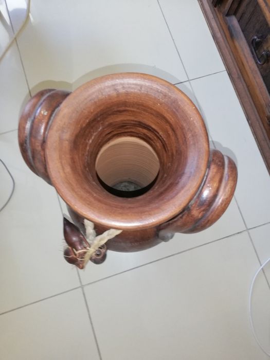 Jarro com 2 pegas em barro