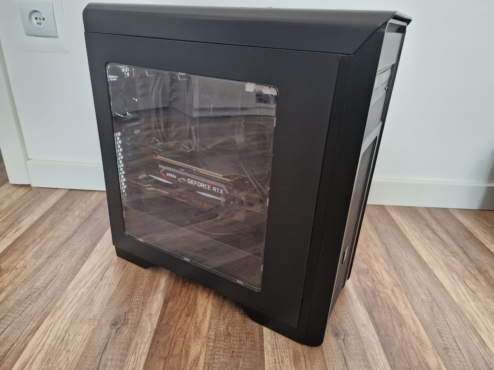 Intel Core i7-8700k, RTX 2080 Super Gaming Trio, 32GB DDR4 3600Mhz,