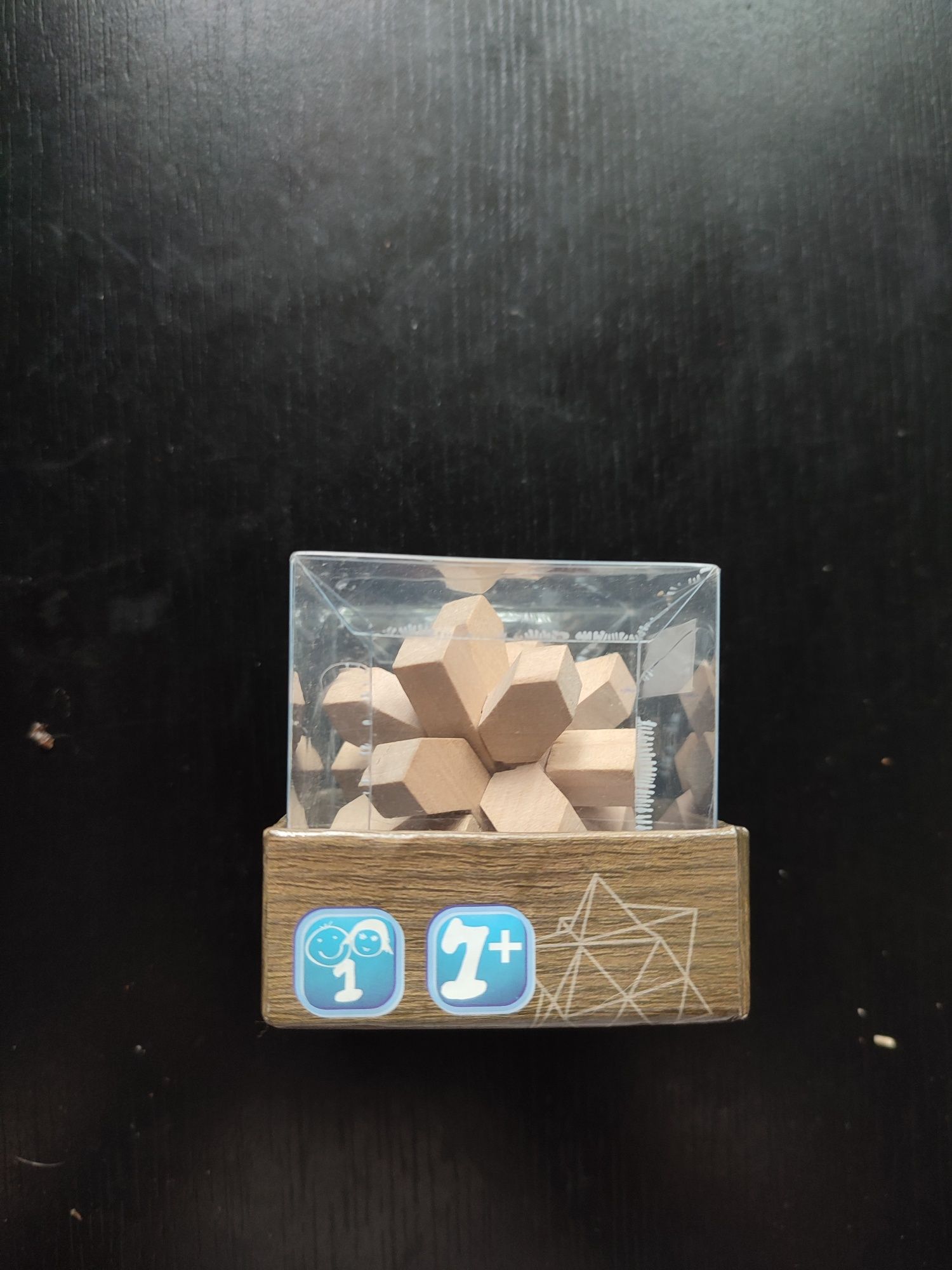 Puzzle IQ w pudełku wystawowym