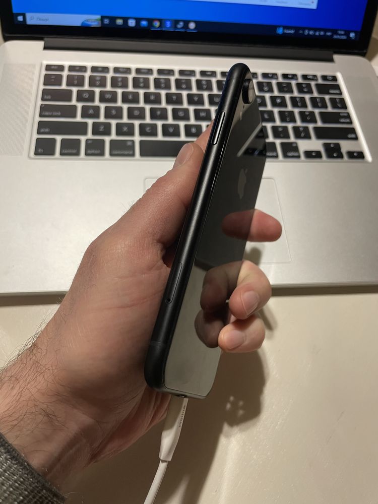 Apple iPhone XR память 64gb iCloud IOS 13.3.1