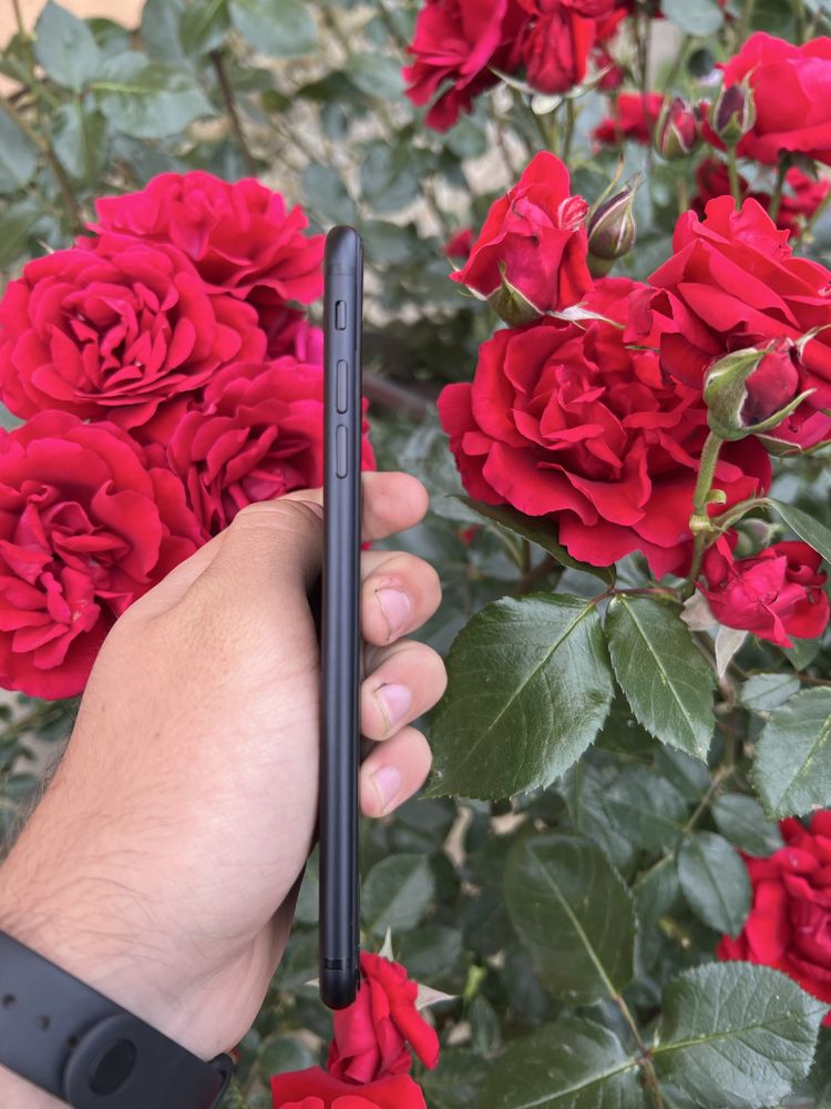 Продам iPhone 7+ plus Black 32BG.
