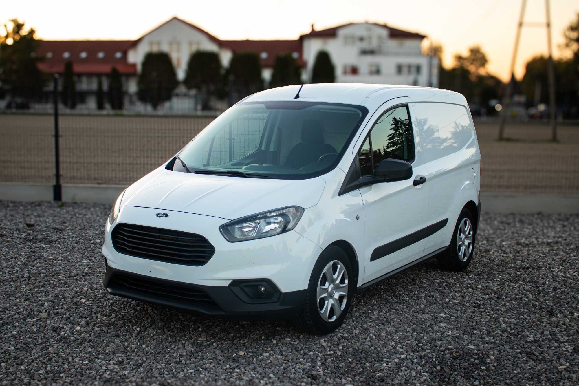 Bus do wynajęcia - Ford Transit Courier