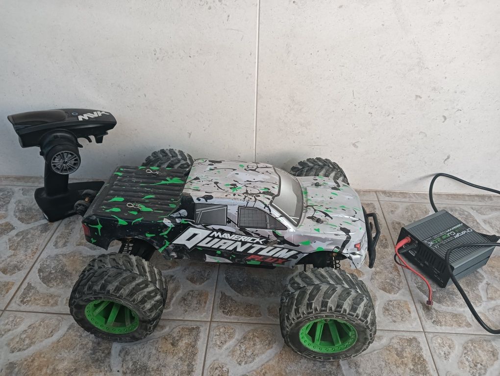 Vendo carro RC com carregador