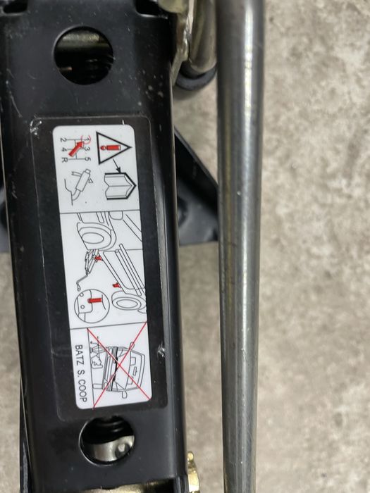 Домкрати у хорошому стані два нових по гривень а по 450 за іншого 300