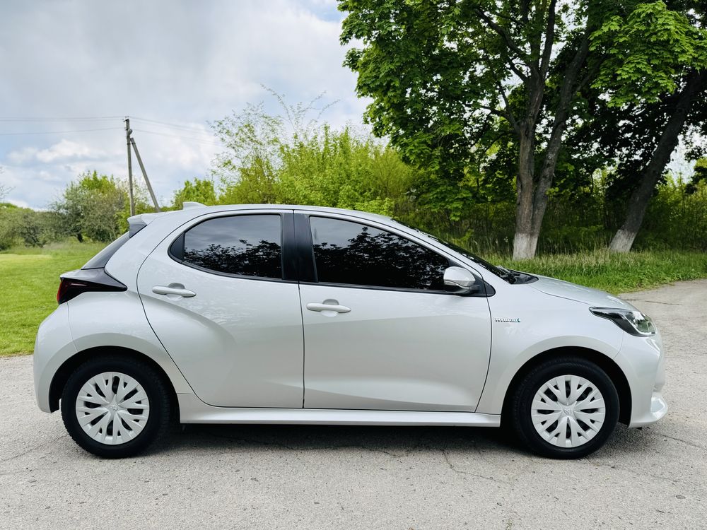 Toyota Yaris 1.5 Hybrid e-CVT Style 2023 рік Official