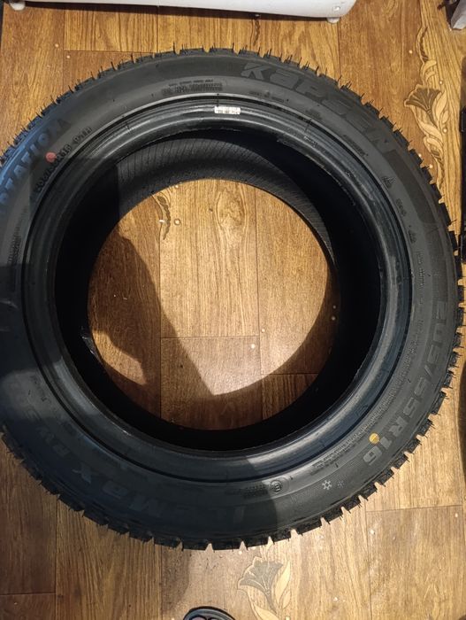 Продам две зимние покрышки 205/55R16