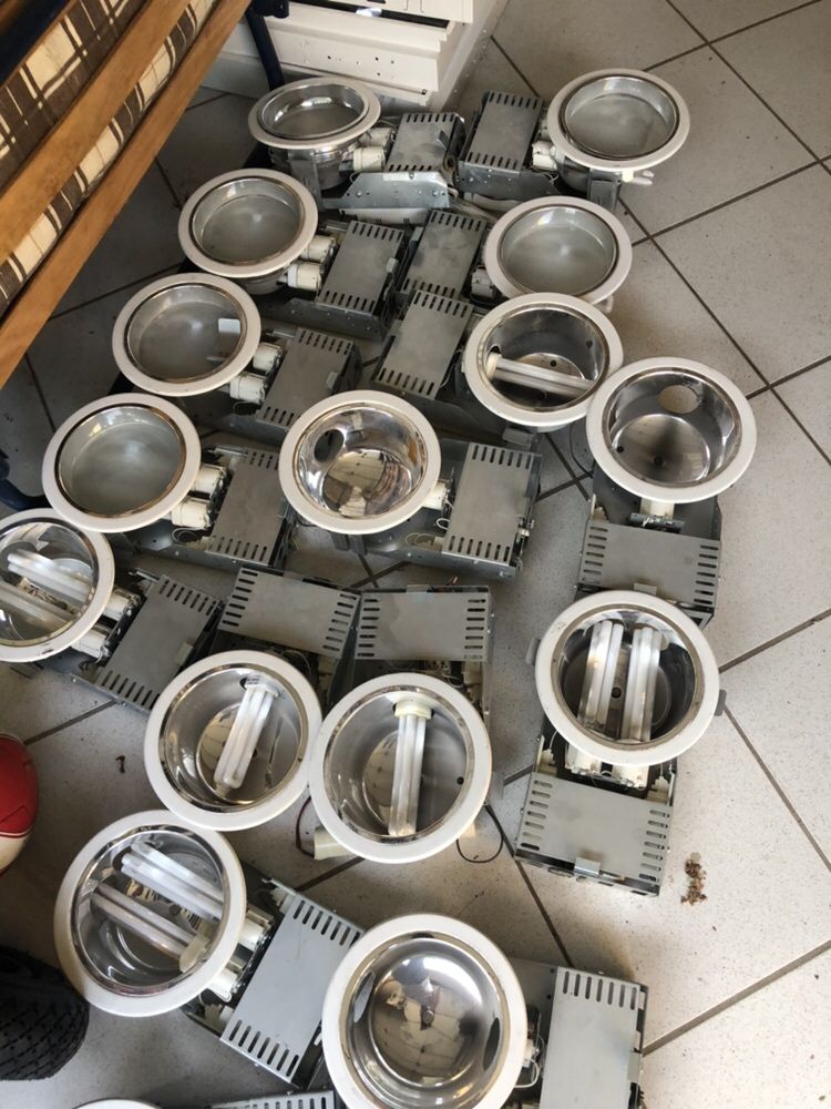 Lampy sufitowe na mini świetlówki