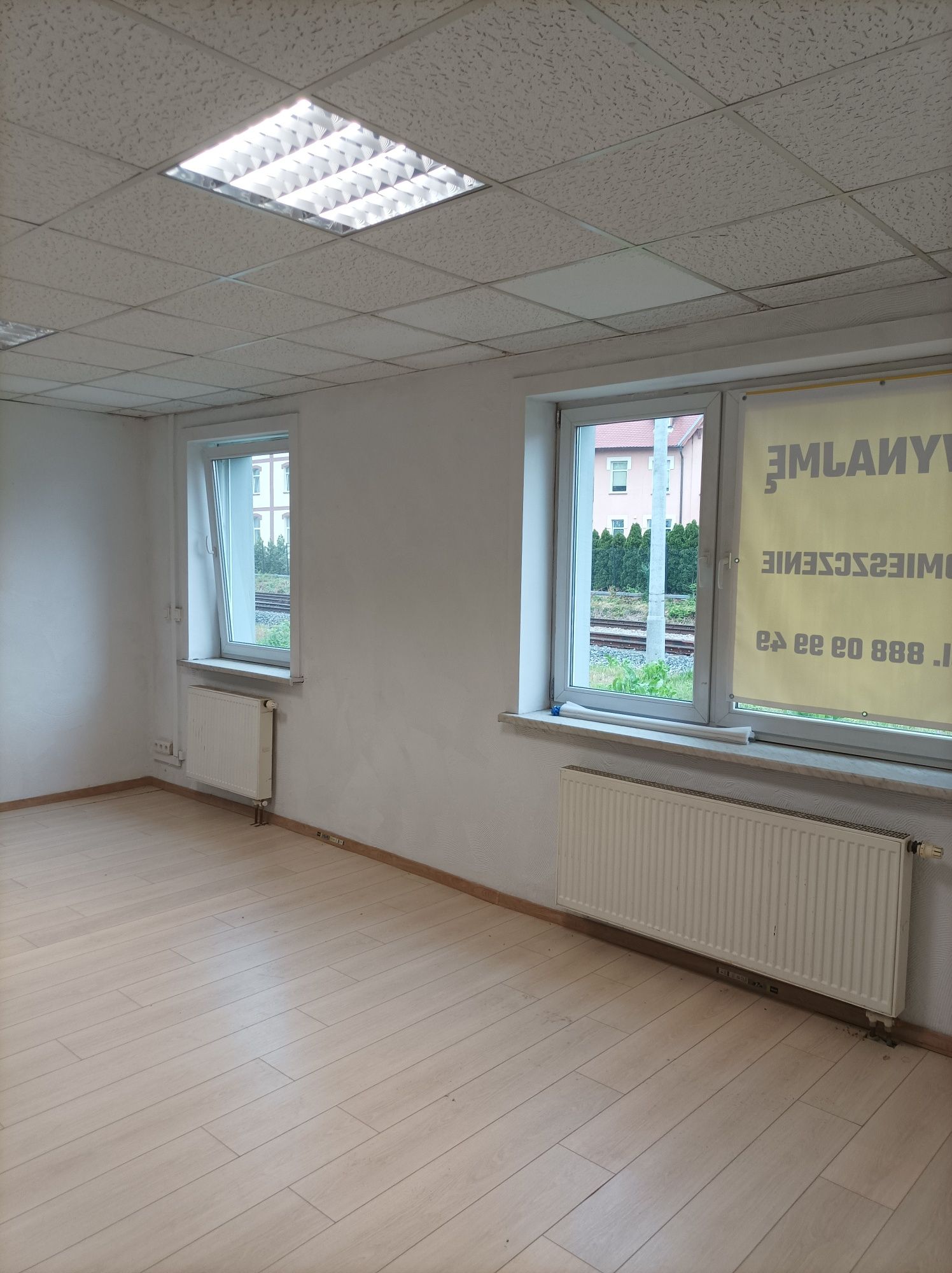 Pomieszczenia biurowo sklepowe magazynowe