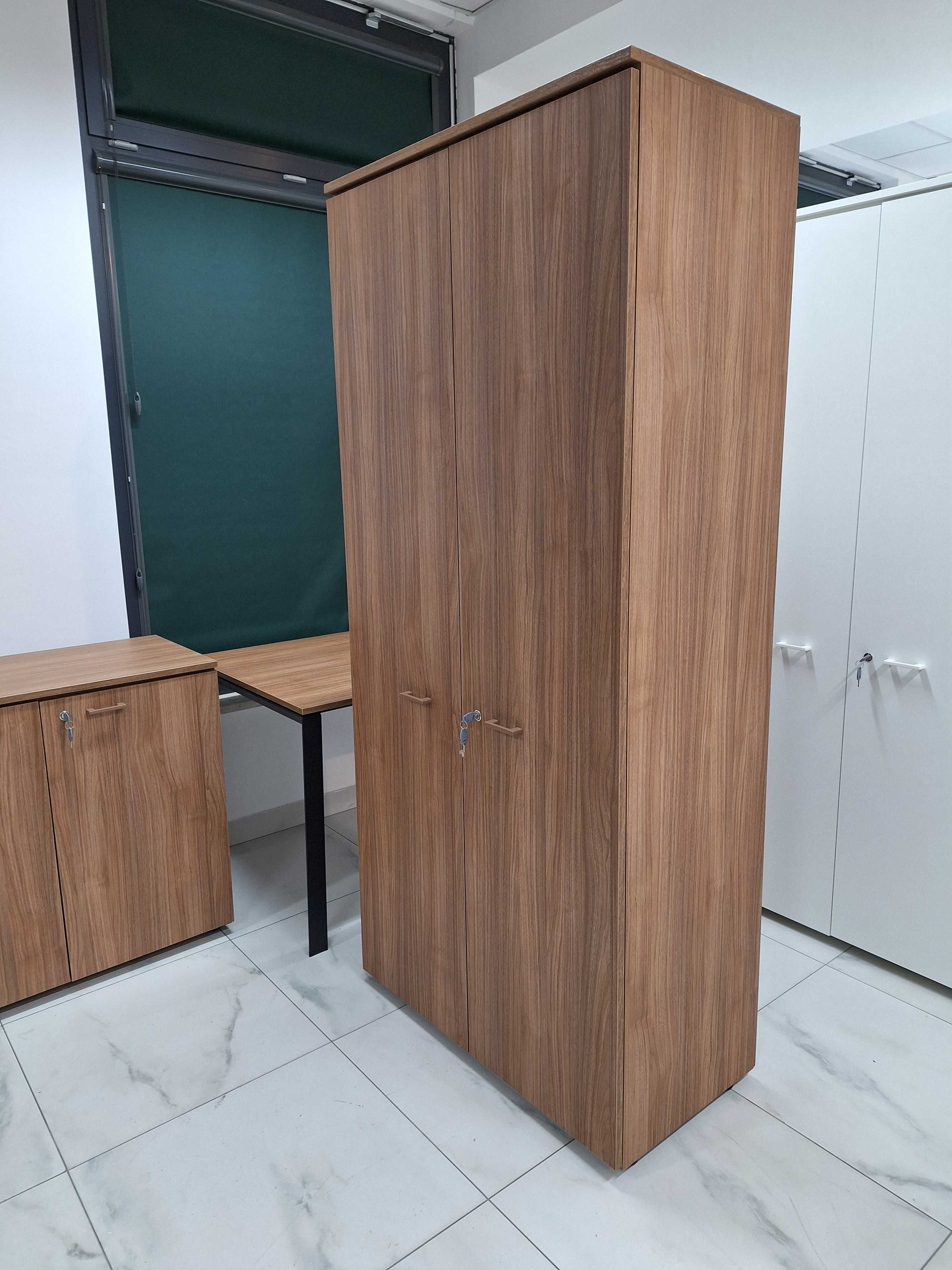 Szafa ubraniowa wysoka z drzwiami i zamkiem 90 x 46,3 x 198