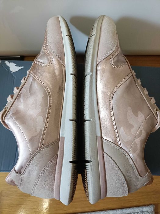 Sneakersy damskie firmy Tommy Hilfiger rozmiar 40 stan bardzo dobry