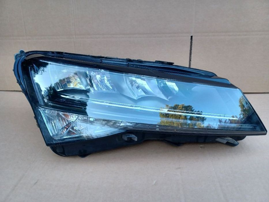Full Led przedni prawy Skoda SuperB III 3 lift lampa 3V1