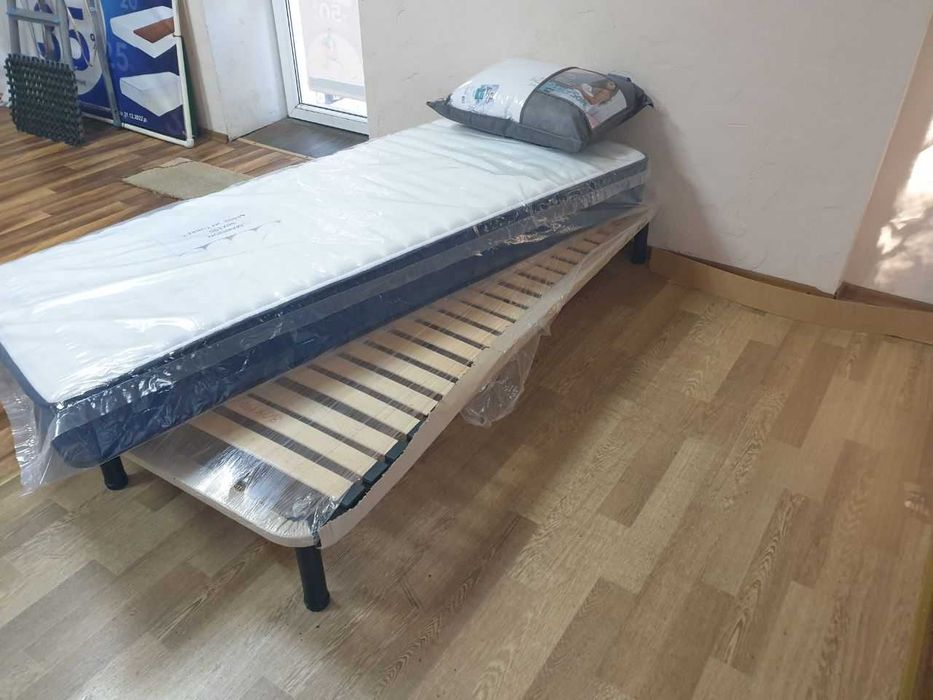 Распродажа Кровать односпальная с матрасом 80х190 в Херсоне