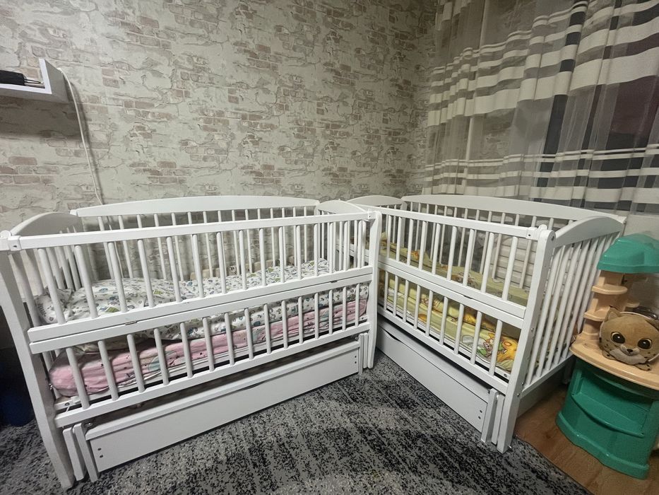 2 дитячих ліжка з матрасами