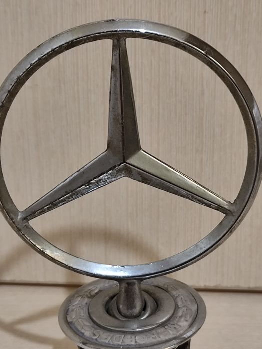 Значок Mersedes на капот