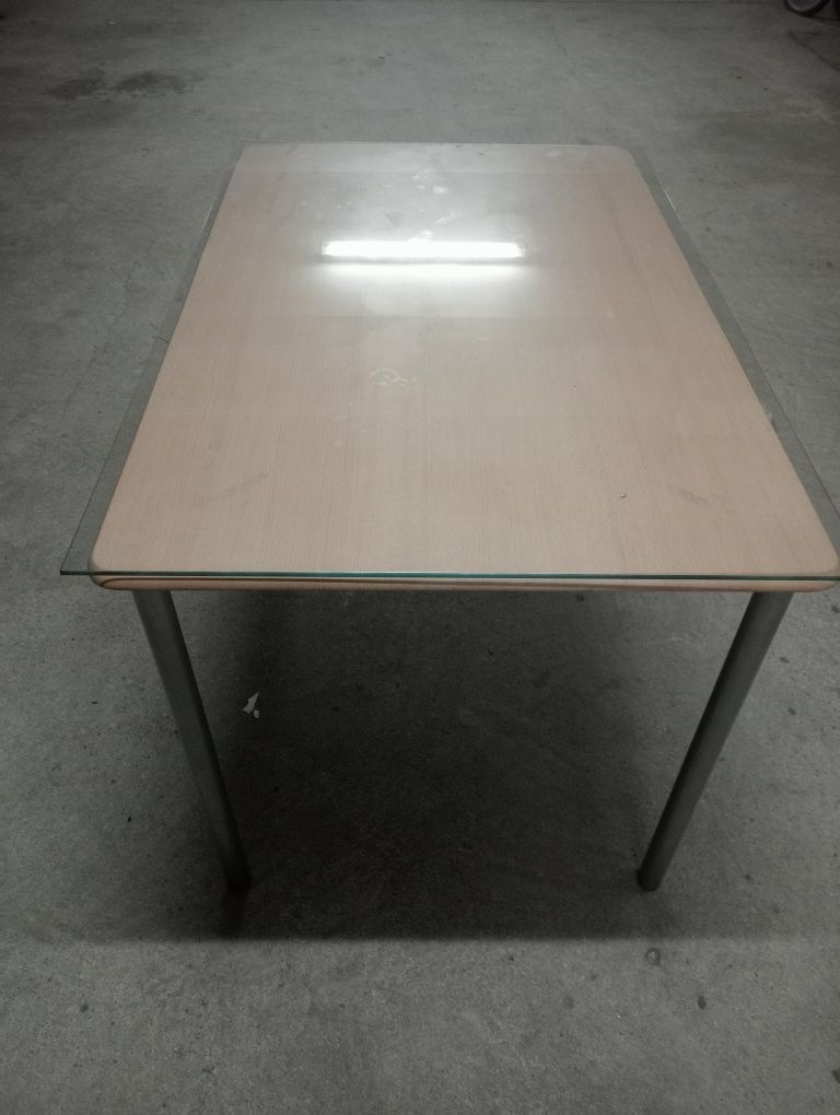 Mesa de jantar com vidro