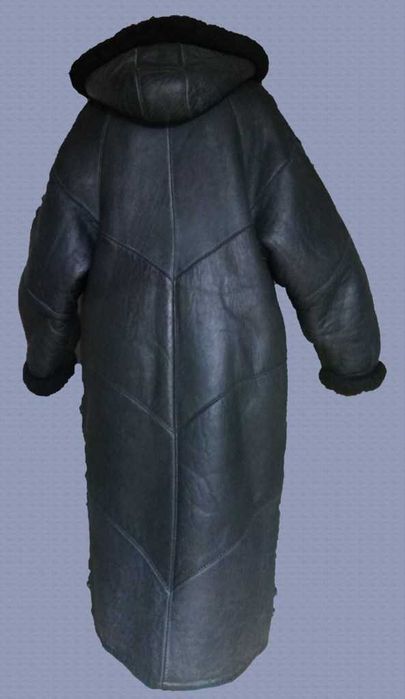 Kożuch damski z naturalnej owczej skóry w kolorze czarnym.Stan idealny