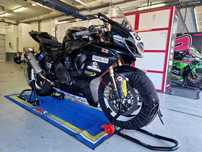 Suzuki gsxr 1000 L0 de circuito