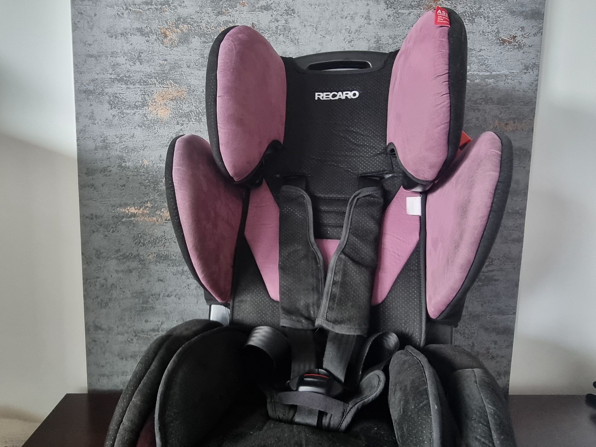 Fotelik samochodowy dla dziecka Recaro Young Sport 9-36kg pełny zestaw