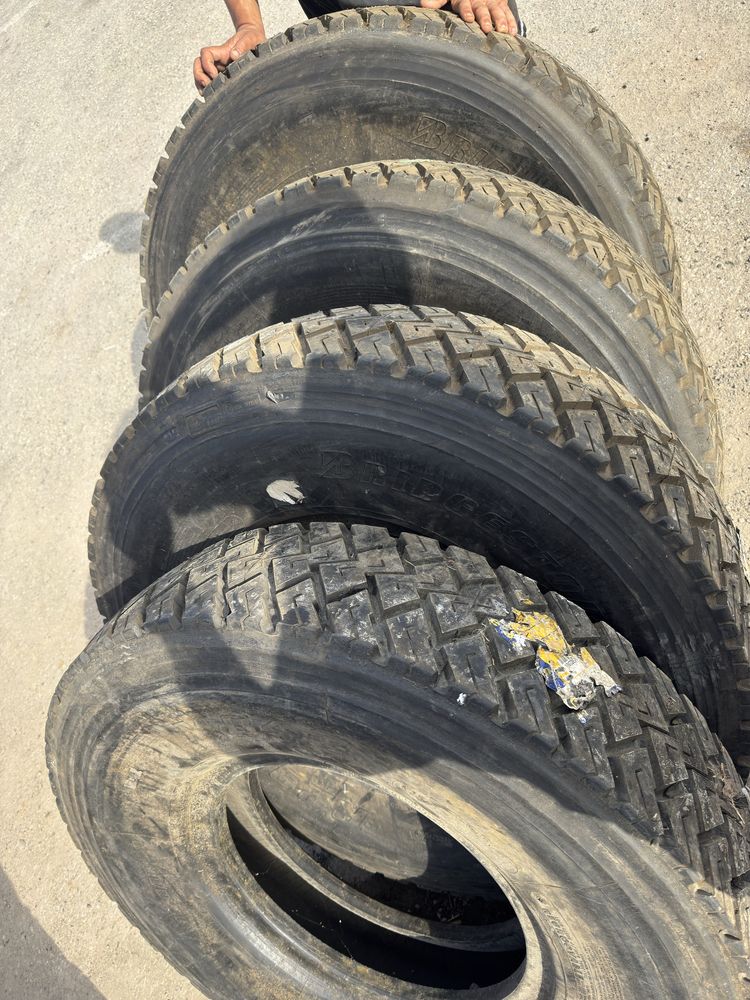 Pneus 1200 R 20 Recauchutados