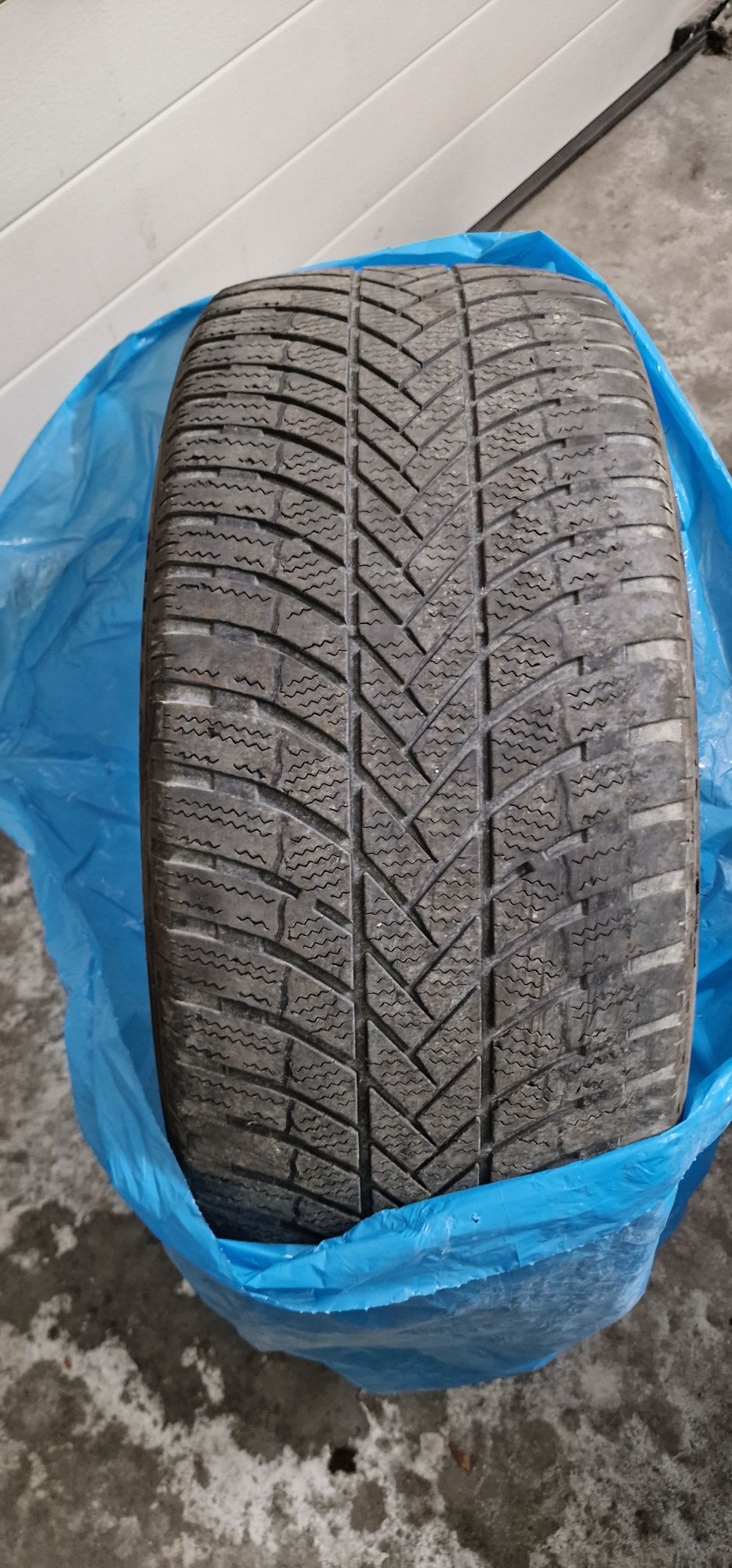 Opony Zimowe Bridgestone Blizzak 245/45R19