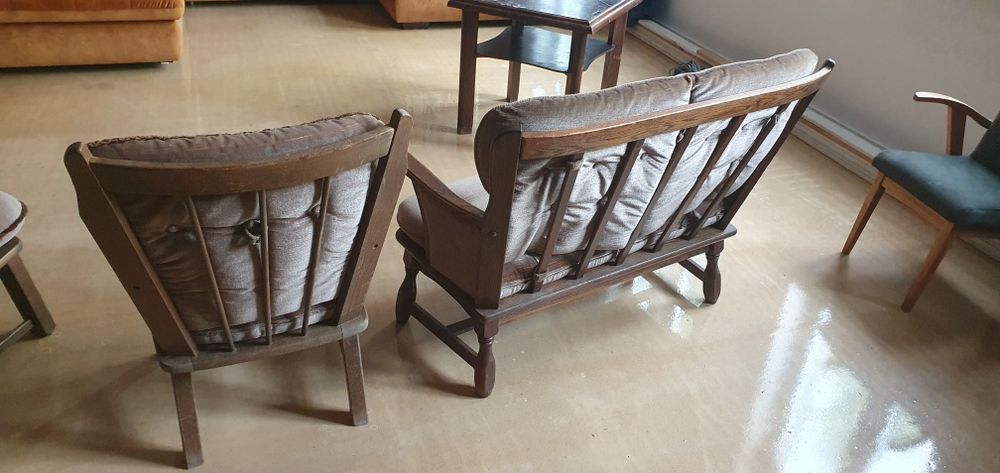 Zestaw wypoczynkowy dwa fotele sofa drewniana konstrukcja