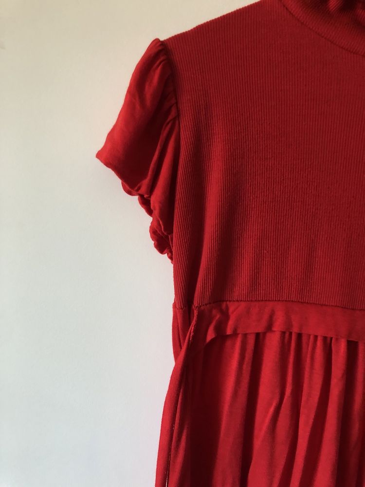 Camisola de gola alta e manga curta em vermelho