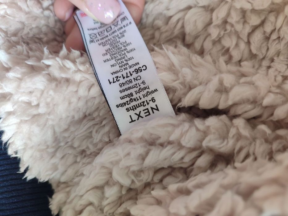 Демисезонная курточка  с капюшоном на заклепках.фирма Next.
Размер 9-1