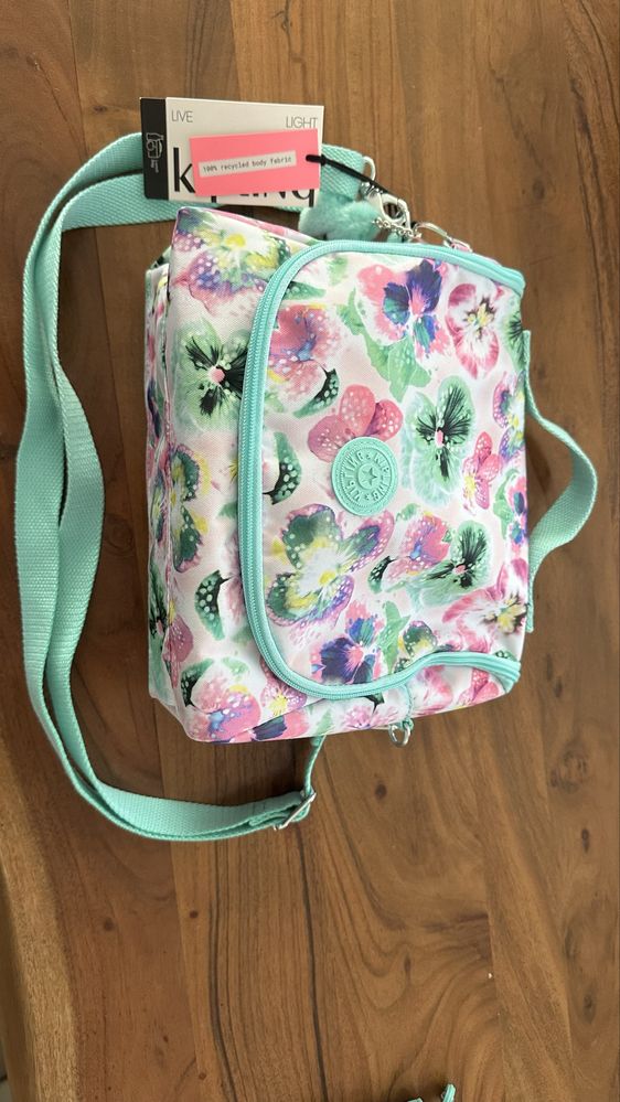 Kit escolar Kipling novo