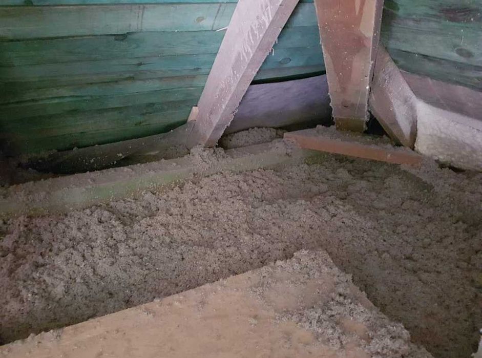 Ocieplenie celulozą-celuloza wdmuchiwana, docieplanie dachu, piana PUR